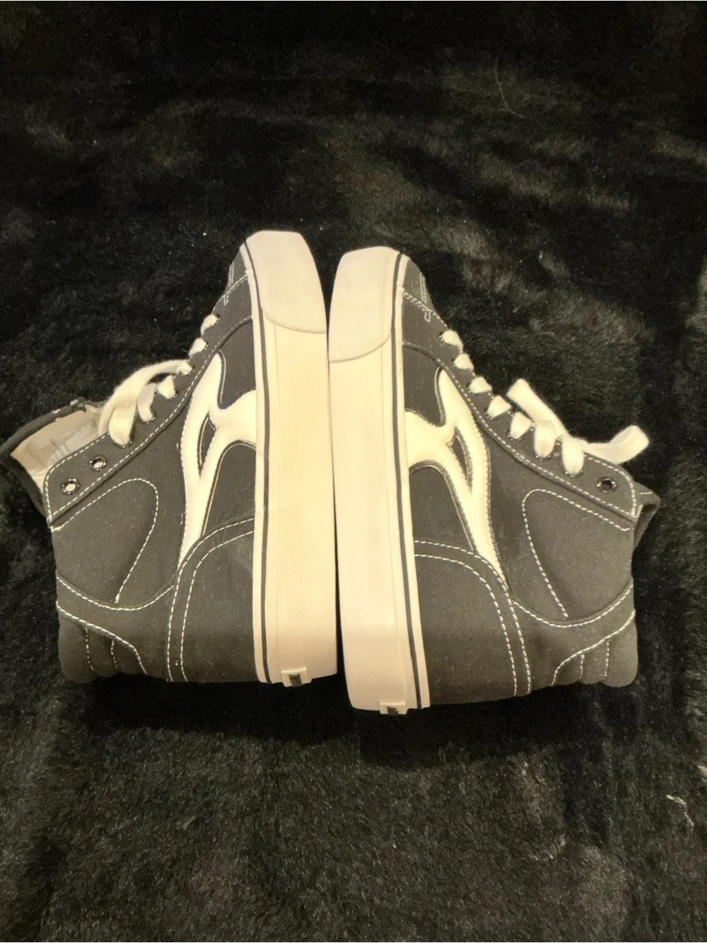 Airwalk Aurora Black and White Canvas High-Top Sneakers Size 7
